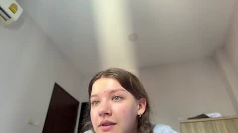 Snapshot of coyness_geneva chatting on 01-23-25, 05:24 Geneva online show from 01-23-25, 05:24