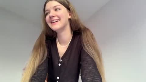 Snapshot of coyness_geneva chatting on 02-06-25, 06:08 Geneva online show from 02-06-25, 06:08