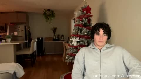 Snapshot of cozyrice chatting on 12-16-24, 07:21 Cozyrice online show from 12-16-24, 07:21