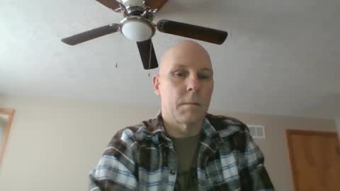 Snapshot of craven5 chatting on 01-15-25, 02:46 craven5 online show from 01-15-25, 02:46