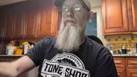 Snapshot of craven_moreass chatting on 05-29-26, 10:35 Dick Fitswell online show from 05-29-26, 10:35