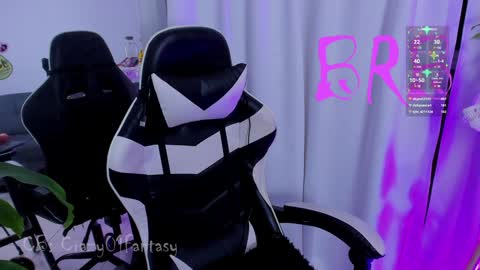 Snapshot of crazy01fantasy chatting on 01-04-25, 08:28 Laura online show from 01-04-25, 08:28