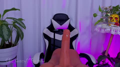 Snapshot of crazy01fantasy chatting on 01-16-25, 09:05 Laura online show from 01-16-25, 09:05