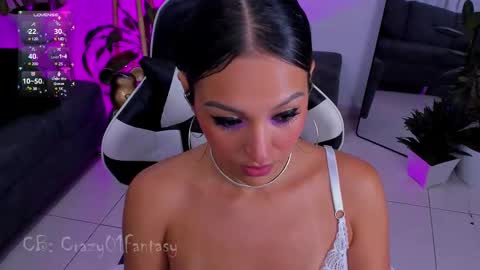 Snapshot of crazy01fantasy chatting on 02-14-25, 06:12 Laura online show from 02-14-25, 06:12