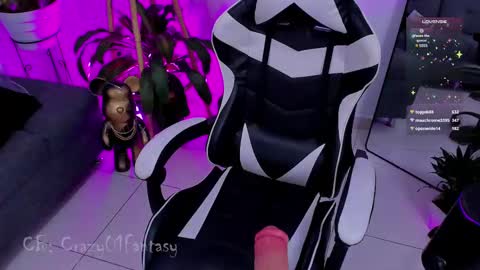 Snapshot of crazy01fantasy chatting on 02-21-25, 07:34 Laura online show from 02-21-25, 07:34