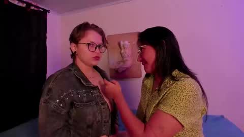 Snapshot of crazy_cakes_ chatting on 12-01-25, 03:44 Lexie Rose online show from 12-01-25, 03:44