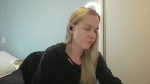 Anny online show from 05-18-26, 10:54