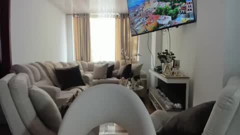 Snapshot of crazygirlsweet chatting on 11-13-25, 05:34 LAURA online show from 11-13-25, 05:34