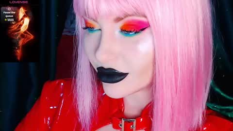 Snapshot of crazypinkyball chatting on 12-26-24, 11:43 Roxy online show from 12-26-24, 11:43