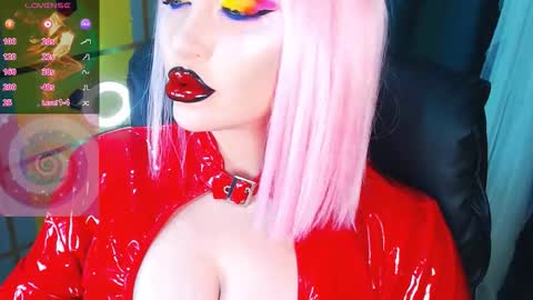 Snapshot of crazypinkyball chatting on 10-14-25, 03:57 Roxy online show from 10-14-25, 03:57