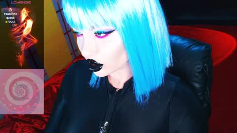 Snapshot of crazypinkyball chatting on 05-17-26, 02:57 Roxy online show from 05-17-26, 02:57
