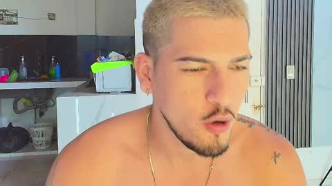 Snapshot of crazyybull chatting on 03-09-26, 01:53 Bull online show from 03-09-26, 01:53