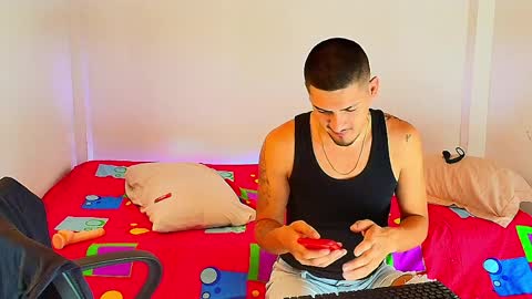 Snapshot of crazyybull chatting on 04-08-26, 04:45 Bull online show from 04-08-26, 04:45