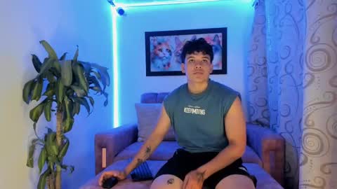 Snapshot of cream_jock chatting on 10-09-25, 01:47 jock an flufi online show from 10-09-25, 01:47