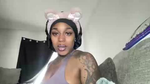 Snapshot of creame_sensation chatting on 04-06-26, 04:52 PHANTOMTARGARYENXXX online show from 04-06-26, 04:52