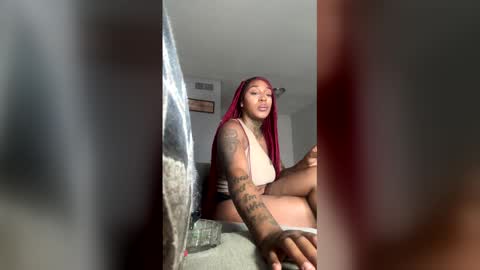 Snapshot of creame_sensation chatting on 05-04-26, 03:41 PHANTOMTARGARYENXXX online show from 05-04-26, 03:41