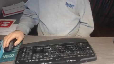 Creamormilk online show from 10-27-25, 01:48