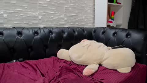 Snapshot of creampienacia chatting on 12-21-25, 03:41 CreampiEnacia online show from 12-21-25, 03:41