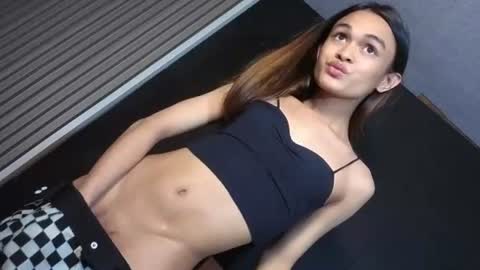 Snapshot of creamy_delilah chatting on 06-25-26, 02:10 Delilah online show from 06-25-26, 02:10