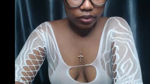 Snapshot of creamy_xvanila chatting on 05-08-26, 09:36 venessa online show from 05-08-26, 09:36