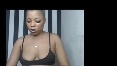 Snapshot of creamy_xvanila chatting on 06-19-26, 12:31 venessa online show from 06-19-26, 12:31