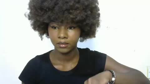 Snapshot of creamybabee chatting on 01-12-25, 10:02 queen online show from 01-12-25, 10:02