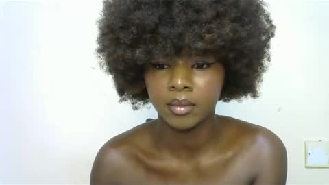 Snapshot of creamybabee chatting on 01-18-25, 09:02 queen online show from 01-18-25, 09:02