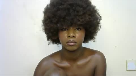 Snapshot of creamybabee chatting on 01-19-25, 12:17 queen online show from 01-19-25, 12:17