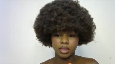 Snapshot of creamybabee chatting on 01-22-25, 02:37 queen online show from 01-22-25, 02:37