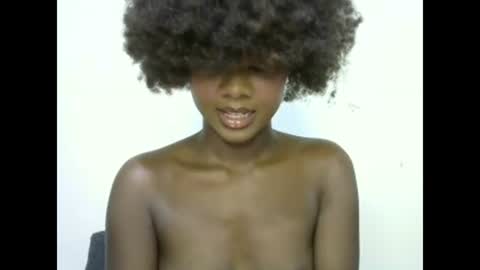 Snapshot of creamybabee chatting on 01-28-25, 10:23 queen online show from 01-28-25, 10:23