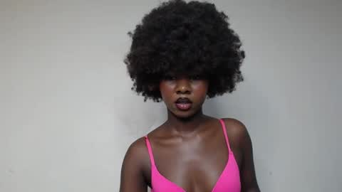 Snapshot of creamybabee chatting on 03-07-25, 02:23 queen online show from 03-07-25, 02:23