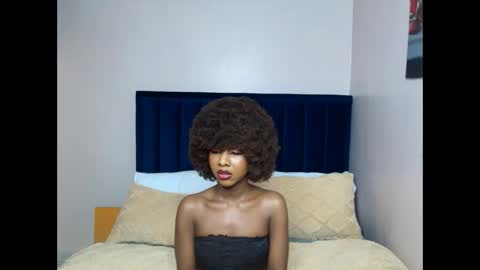 Snapshot of creamybabee chatting on 10-05-25, 09:40 queen online show from 10-05-25, 09:40