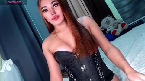 Snapshot of creamycum_celinexxx chatting on 12-23-25, 10:57 Celine online show from 12-23-25, 10:57