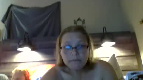 Snapshot of creamymadona chatting on 09-19-25, 02:57 Heather online show from 09-19-25, 02:57
