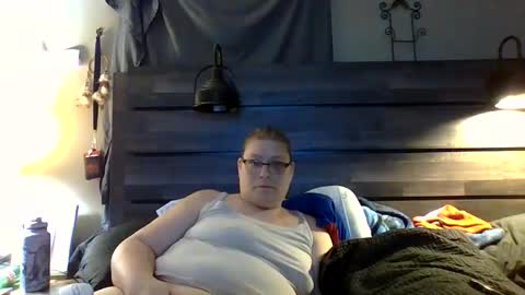 Snapshot of creamymadona chatting on 01-18-26, 01:26 Heather online show from 01-18-26, 01:26