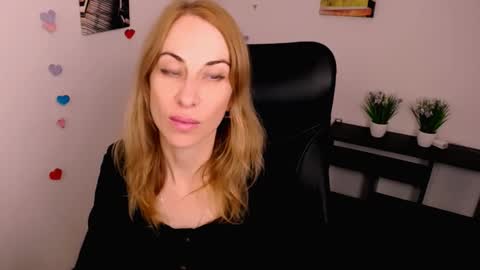 Snapshot of create_your_own_sun chatting on 10-05-25, 01:42 Lera online show from 10-05-25, 01:42