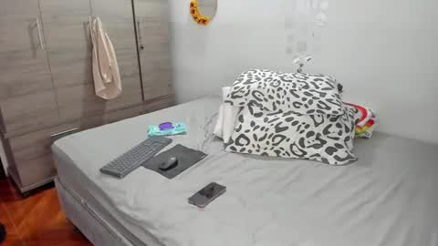 Snapshot of criistal_0 chatting on 07-08-26, 03:11 criistal_0 online show from 07-08-26, 03:11