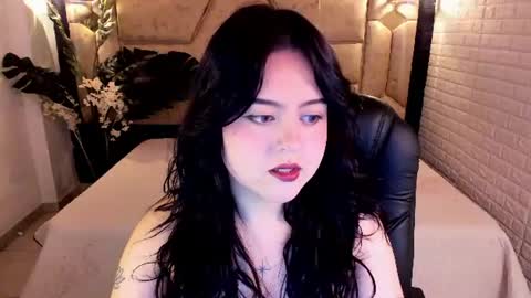 Snapshot of crimson_tati chatting on 07-22-26, 01:25 Tatiana online show from 07-22-26, 01:25