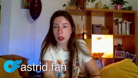 Snapshot of cringebutcute chatting on 09-11-25, 06:30 Astrid online show from 09-11-25, 06:30