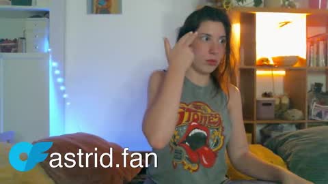 Snapshot of cringebutcute chatting on 09-13-25, 09:36 Astrid online show from 09-13-25, 09:36