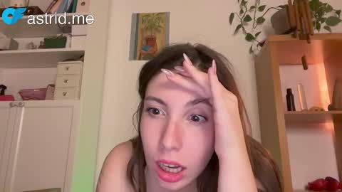 Snapshot of cringebutcute chatting on 10-07-25, 08:50 Astrid online show from 10-07-25, 08:50