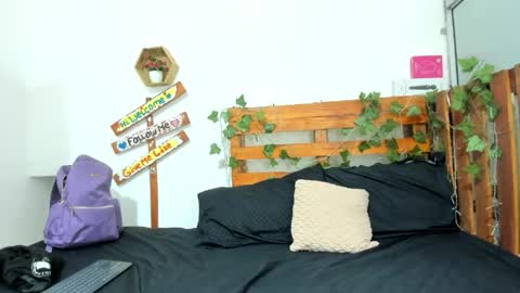 cris_dulce online show from 05-18-26, 07:31
