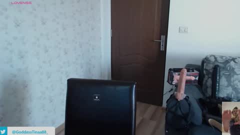 cris_tinne online show from 10-28-25, 07:34