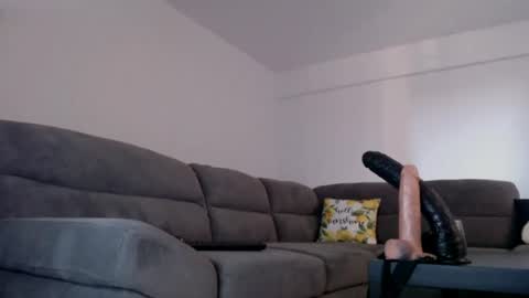 Snapshot of cris_tinne chatting on 06-25-26, 04:00 cris_tinne online show from 06-25-26, 04:00
