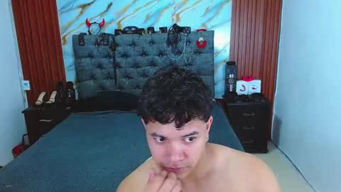 CRISANDMERY online show from 03-11-26, 05:02