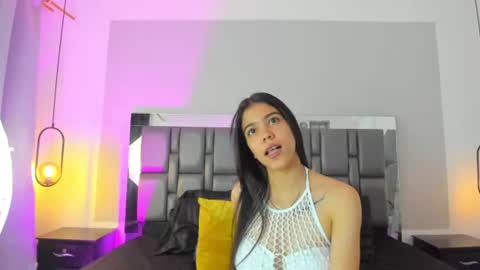 Snapshot of crisle_11 chatting on 06-27-26, 12:22 Cris online show from 06-27-26, 12:22