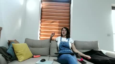 Snapshot of cristaelio chatting on 05-01-26, 03:16 Crista-Elio online show from 05-01-26, 03:16