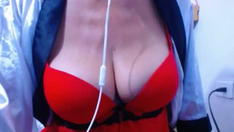 Snapshot of cristal_collins1 chatting on 01-15-25, 12:04 cristal_collins1 online show from 01-15-25, 12:04
