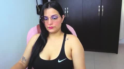 Snapshot of cristal_hot07 chatting on 12-18-25, 07:20 Cristal online show from 12-18-25, 07:20
