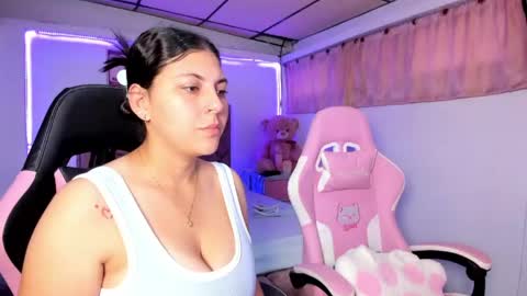 cristal_smith20 online show from 06-05-26, 11:38